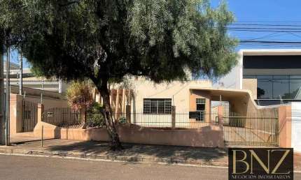 Casa com 3 quartos à venda no Centro, Arapongas 