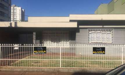 Casa com 4 quartos para alugar no Centro, Arapongas 