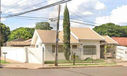 Casa com 3 quartos à venda na Rua Antônio Alves Ramalho, 15, Conjunto Habitacional Requião, Maringá