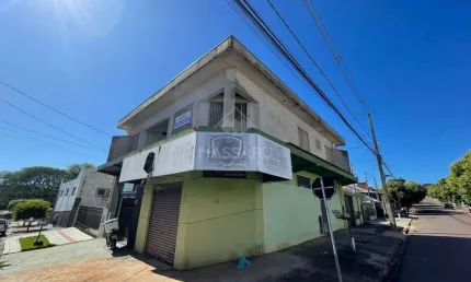 OPORTUNIDADE DE INVESTIR EM SOBRADO COMERCIAL COM APARTAMENTO EM CIMA E DUAS SALAS COMERCIAIS EM BAIXO - Jardim São Francisco