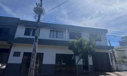 OPORTUNIDADE DE INVESTIR EM PRÉDIO COM SALA COMERCIAL E APARTAMENTOS - Marialva