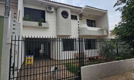 OPORTUNIDADE DE INVESTIR EM UM DOS BAIRROS MAIS NOBRES DE MARINGÁ - SOBRADO NA ZONA 05 EM FRENTE AO BOSQUE DAS GREVÍLEAS!