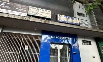 Prédio com 4 salas para alugar na Avenida Herval, 1392, Zona 07, Maringá