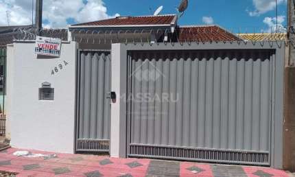 Casa com 3 quartos à venda na Rua Pioneiro Paschoal Locatelli, 469, Loteamento Madrid, Maringá