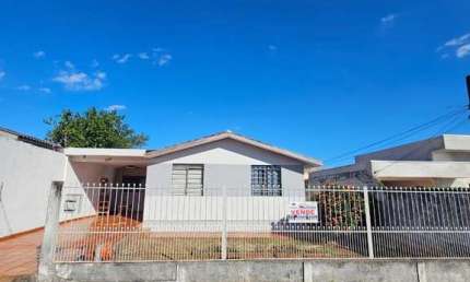Venda - Residência no Conjunto Habitacional Karina	em Maringá