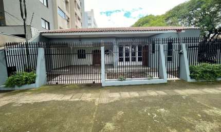 Casa com 3 quartos para alugar na Rua Francisco Glicério, 731, Zona 07, Maringá