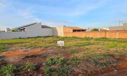 Venda - Terreno de esquina no Residencial Arezzo em Maringá