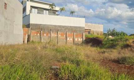Venda - Terreno no Loteamento Bom Jardim em Maringá