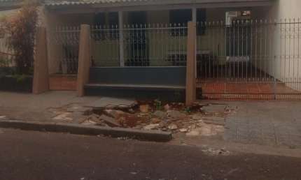 Casa com 1 quarto à venda na Rua dos Ipês, 540, Conjunto Habitacional Inocente Vila Nova Júnior, Maringá