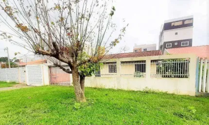 CASA TÉRREA COM AMPLO TERRENO NA REGIÃO DO ARISTOCRATA