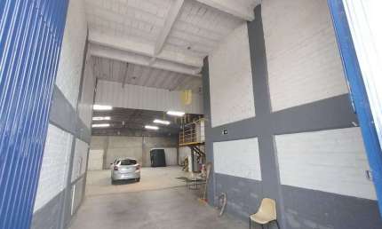 ACEITA PERMUTA - GALPÃO INDUSTRIAL COM RESIDÊNCIA EM SÃO JOSÉ DOS PINHAIS