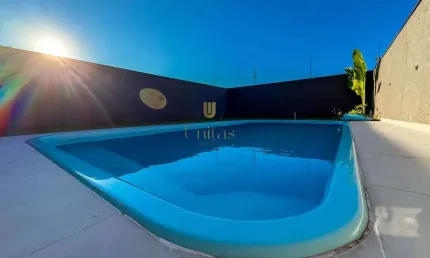 Sobrado com 4 dormitórios e Piscina Exclusiva em Guaratuba - Bairro Brejatuba