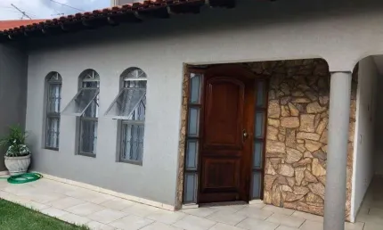 Casa com 3 quartos à venda na Rua Amaury de Oliveira e Silva, 225, Jardim Tarumã, Londrina