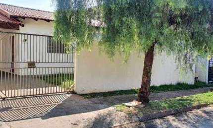 Casa com 3 quartos à venda na Rua Cabo Valdomiro Volovicz, 351, Residencial Abussafe, Londrina