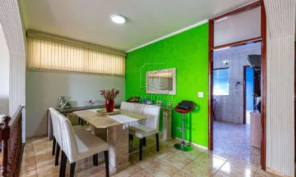 Casa assobradada à venda no Bairro Utinga com edícula e 2 entradas independentes