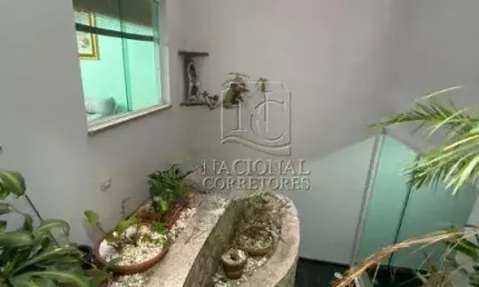 Sobrado de alto padrão a venda no bairro Osvaldo Cruz em São Caetano do Sul. Sendo 282 m² de área construída,