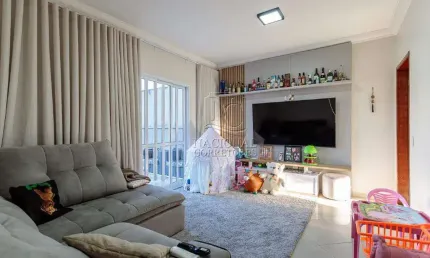 Imóvel amplo com 2 suítes, 2 salas, varanda e 4 vagas cobertas – 216 m²