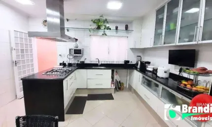 Excelente casa reformada  2 suítes sendo uma máster próximo ao Metrô