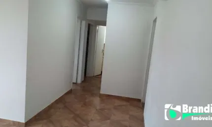 Apartamento com 2 dormitórios, sala ampla, 1 vaga livre