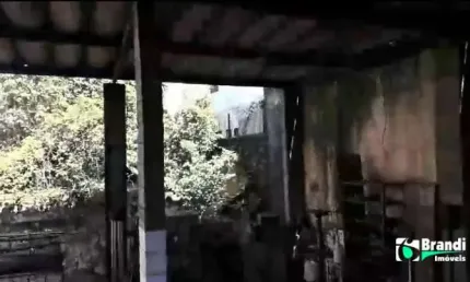 Terreno plano com construção antiga  na vila zelina