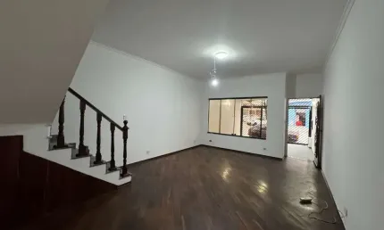 Sobrado com 2 dormitorios e 2 vagas de garagem- jardim independencia