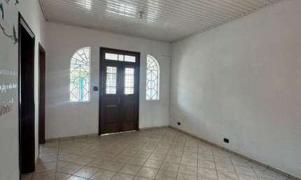 Casa comercial com 4 salas para locação na Vila Bela