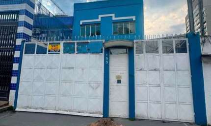 Prédio comercial com entrada para caminhão - Vila Prudente