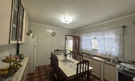 Sobrado com 3 dormitorios e área de lazer no fundo- Sítio da Figueira