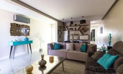 Casa à venda com 250 metros quadrados, 3 quartos e 6 vagas