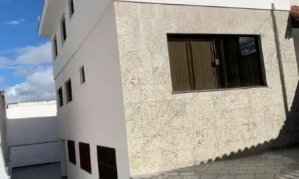 Ótimo sobrado 3 dormitórios com 01 suíte,2 salas,08 vagas.