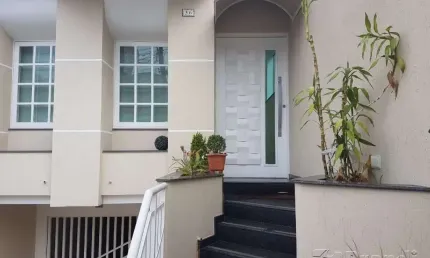 Maravilhoso sobrado com 4 suítes, 6 Vagas. Próximo ao Metro Vila Prudente.