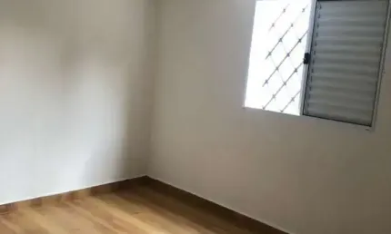 Casa  com 2 dormitórios, 1 banheiro e  01 vaga de garagem