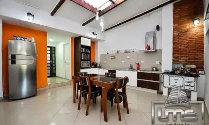 Sobrado Duplex 3 Quartos, 2 vagas c/ acesso frontal e fundos