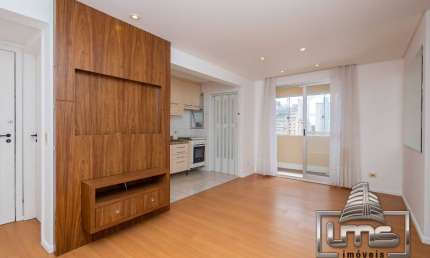 Aconchegante Apartamento com 3 Quartos no Bigorrilho com 2 vagas de Garagens