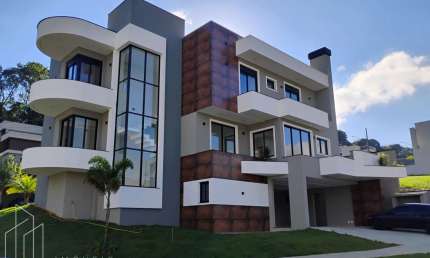 Magnífica Residência de Alto Padrão no Vale dos Vinhedos