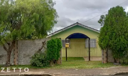 Casa de esquina com ampla sobra de terreno- los angeles
