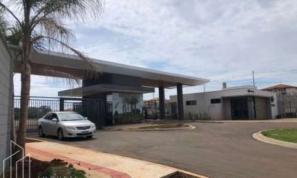 Terreno à venda no Condomínio La Riserva em Uvaranas