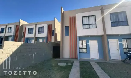 Sobrado com passagem lateral à venda no Res. Porto Carvalho