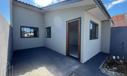 Casa com excelente sobra de terreno nos fundos-Lagoa Dourada