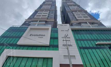 Apartamento à venda no Centro da cidade e com suíte