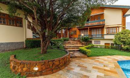 Sobrado estilo suiço, alto padrão, com piscina, 5 suítes, 8 vagas à venda, 540 m² por R$ 4.000.000 - Jardim Bela Vista - Santo André/SP