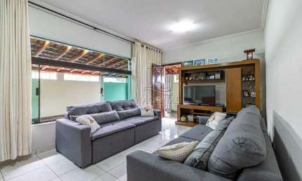 Ótima casa térrea para venda ou permuta na Vila Príncipe de Gales, de esquina, 229m² de área construída, valor R$ 840.000,00