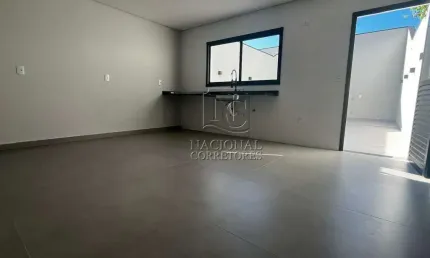 Sobrado à venda no bairro Vila Camilópolis com 3 suítes e 4 vagas - próximo ao Parque Pignatari.