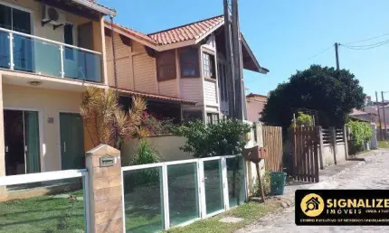 Casa duplex 3 qtos madeira de lei cond. pássaros cabo frio