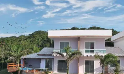 OPORTUNIDADE CASA COM 03 QUARTOS NO ALTO PERÓ - CABO FRIO/RJ