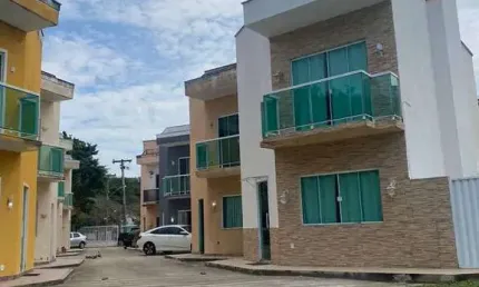 CASA EM CONDOMÍNIO DUPLEX  03 QUARTOS NO CANAL NAVEGADO - CABO FRIO/RJ
