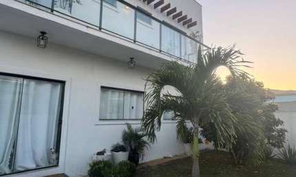 CONFORTO E LAZER! LINDÍSSIMA CASA NO CONDOMÍNIO DOS PÁSSAROS - CABO FRIO/RJ