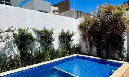 LUXO E CONFORTO! CASA À VENDA COM 04 QUARTOS, NOVO PORTINHO - CABO FRIO/RJ