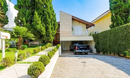 RR8198 Casa 300m² CONDOMÍNIO RESIDENCIAL 4 - OPORTUNIDADE -  3 Suítes 4 Vagas - Barueri, SP - Ótima Localização - ALPHAVILLE