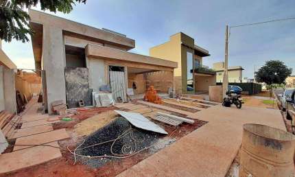 Casa térrea nova com 03 dormitórios sendo 01 suíte em condomínio fechado